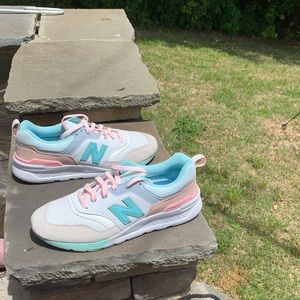 997H New Balance *NEW* size 8.5